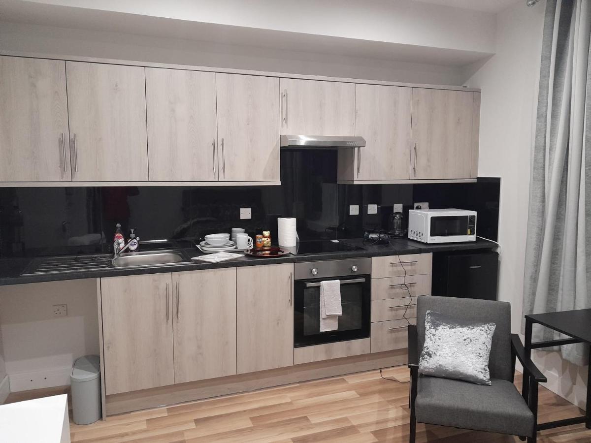 Mia Residence - Entire Studio Apartment - City View - London - Next To Ealing Broadway Station Exterior photo