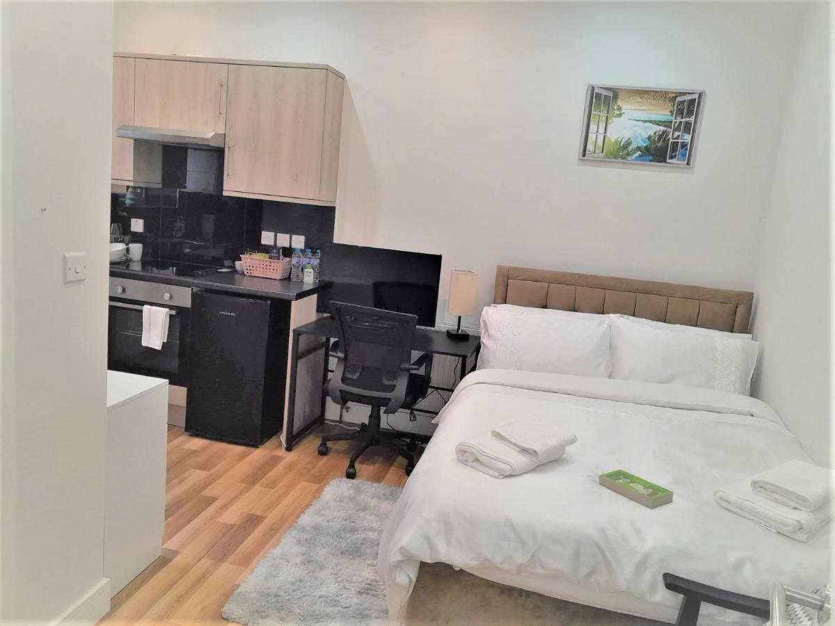Mia Residence - Entire Studio Apartment - City View - London - Next To Ealing Broadway Station Exterior photo
