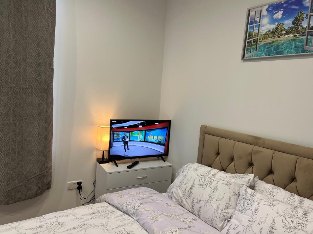 Mia Residence - Entire Studio Apartment - City View - London - Next To Ealing Broadway Station Exterior photo