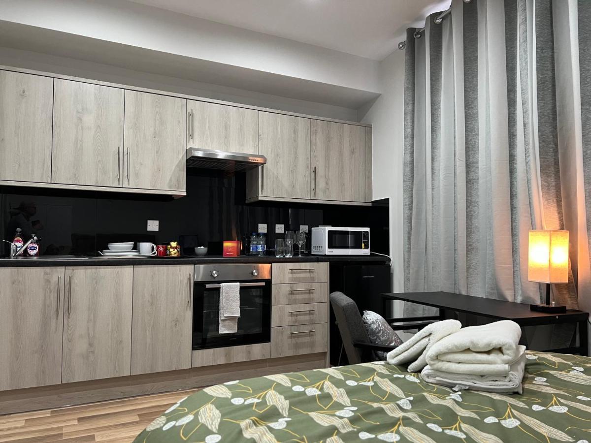 Mia Residence - Entire Studio Apartment - City View - London - Next To Ealing Broadway Station Exterior photo