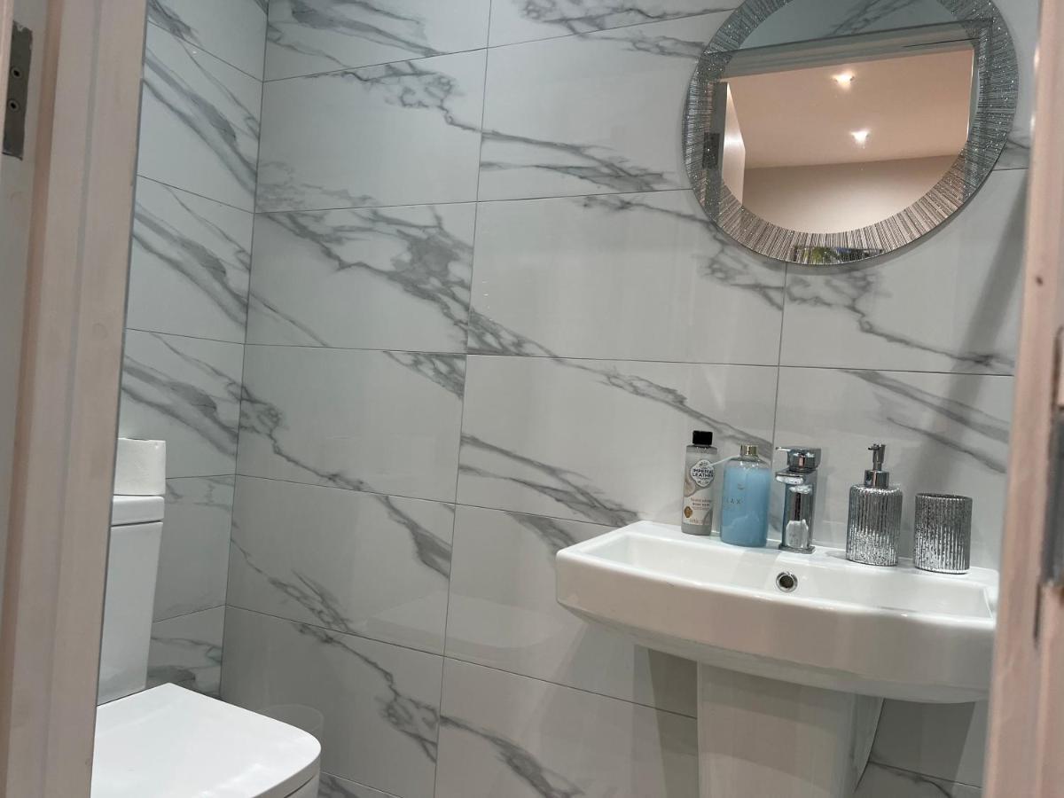 Mia Residence - Entire Studio Apartment - City View - London - Next To Ealing Broadway Station Exterior photo