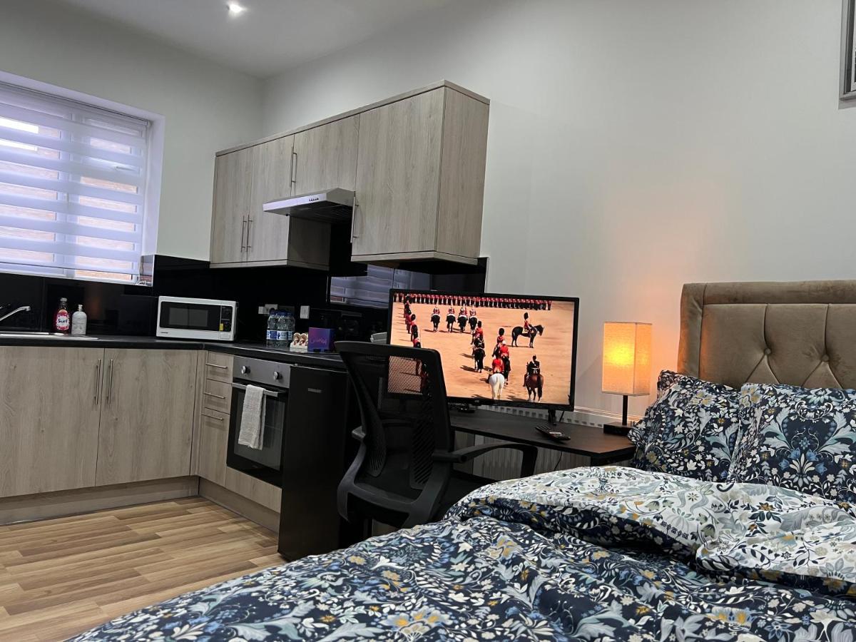 Mia Residence - Entire Studio Apartment - City View - London - Next To Ealing Broadway Station Exterior photo
