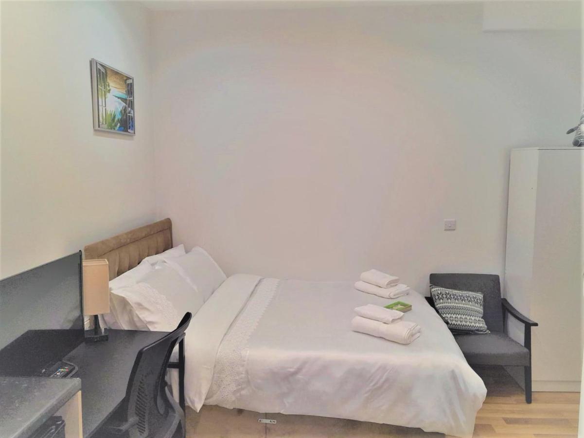Mia Residence - Entire Studio Apartment - City View - London - Next To Ealing Broadway Station Exterior photo